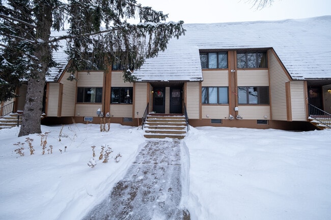 Building Photo - 1637 Christie Pl