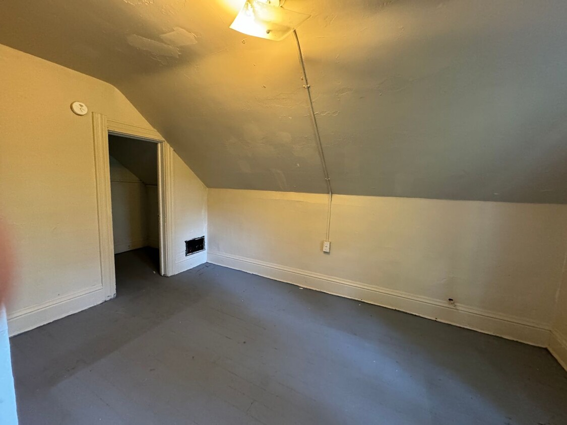 Building Photo - 2 Bedroom located in Monroe