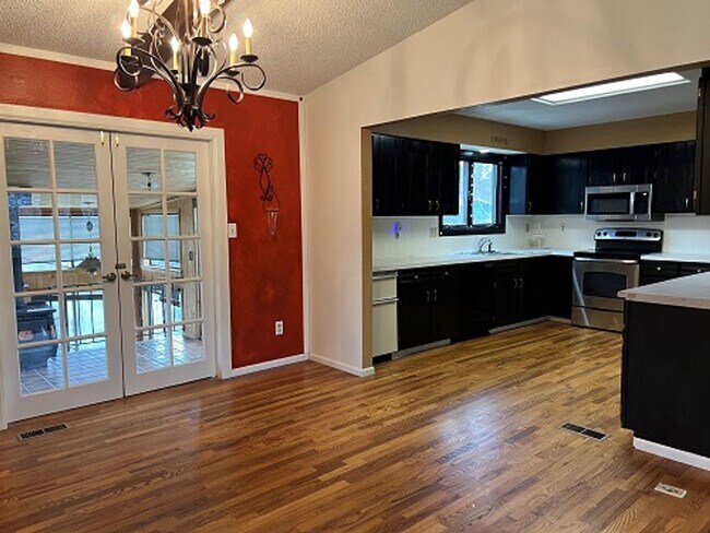 Building Photo - Vaulted Ceilings, Mountain Views & 3-Car Garage – Prime Fort Collins Rental