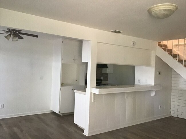 Foto del edificio - Townhouse condo Hillsdale Oaks