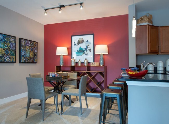 Foto del edificio - Elms Signal Hill Station