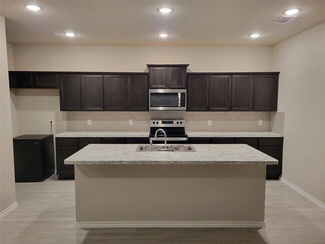Foto del edificio - 2909 Bluets Dr