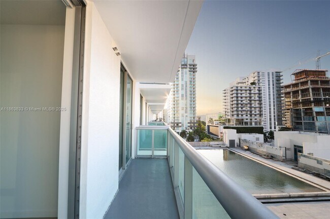 Foto del edificio - 333 NE 24th St