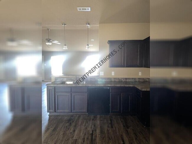 Building Photo - 1090 Meadows Edge Dr