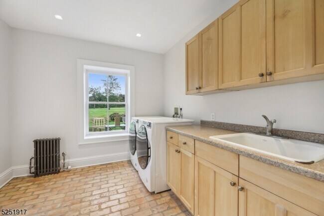 Foto del edificio - 358 Cherry Ln