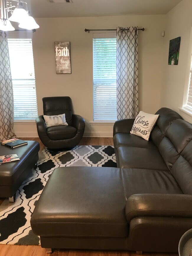 Building Photo - 510 Warrington Dr