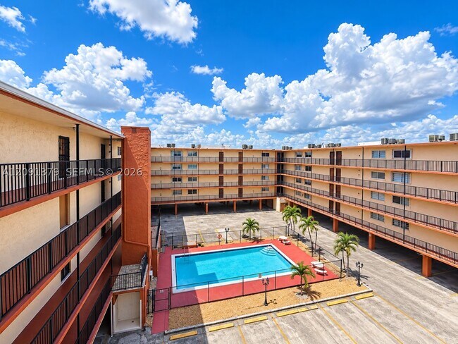 Building Photo - 1075 W 68th St