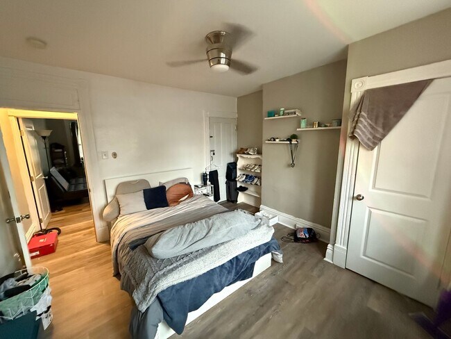 Foto del edificio - Luxury 3-Bedroom, 1-Bathroom House in Sout...