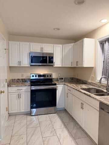 Building Photo - 407 Cambridge St