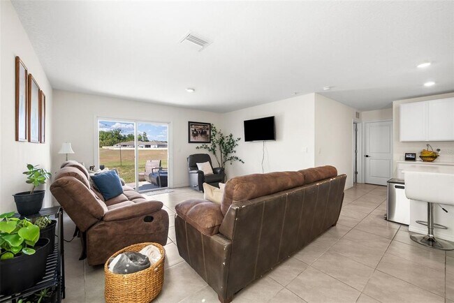 Foto del edificio - 24672 NW 11th Pl