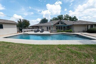 Building Photo - 300 Las Plumas Dr