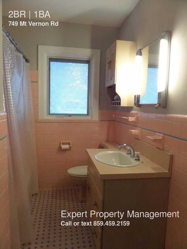 Building Photo - 749 Mount Vernon Dr