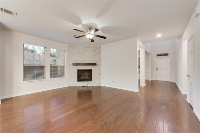 Building Photo - 2418 Hillview Dr