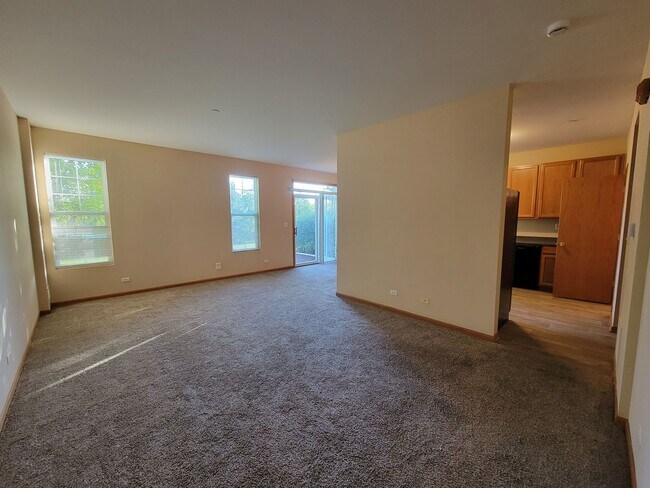 Building Photo - 2 BEDROOM, 1.1 BATH TOWNHOME AND TWO CAR G...