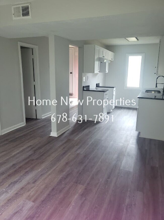 Building Photo - Modern Townhome w/ Granite Kitchen + Fenced Yard – Move-In Ready