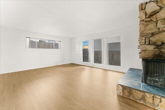 Building Photo - 517 Ximeno Ave