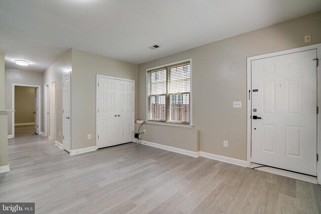 Foto del edificio - 2056 Shirlington Rd