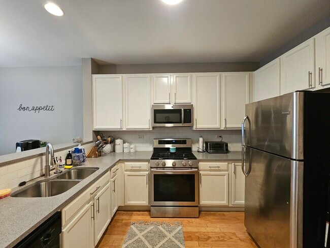 Building Photo - 708 Woodewind Dr