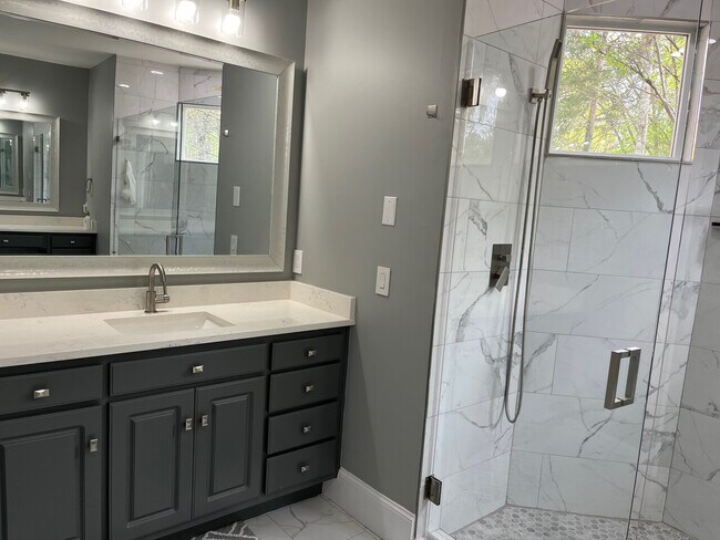Building Photo - Rooms for rent in a shared home