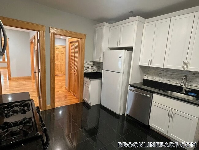 Building Photo - 152 Winchester St