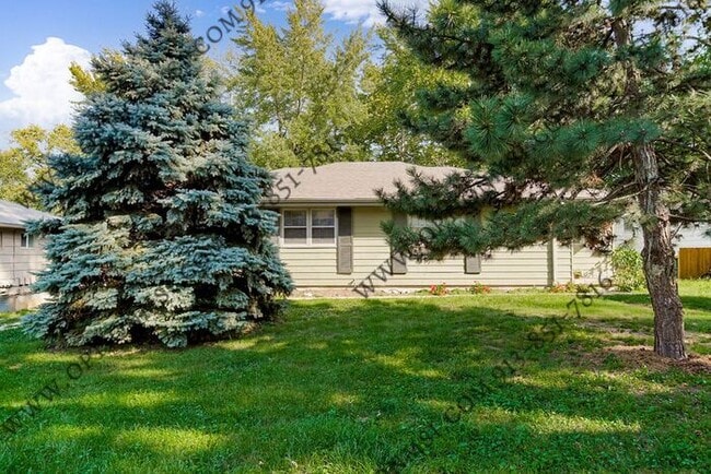 Building Photo - 1/2 month free if moved in by 9/30!!! Clos...