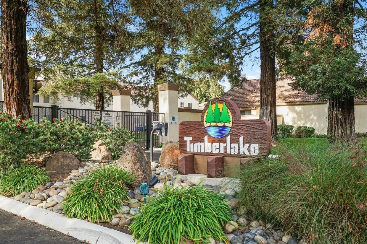 Foto del edificio - 3701 Colonial Dr