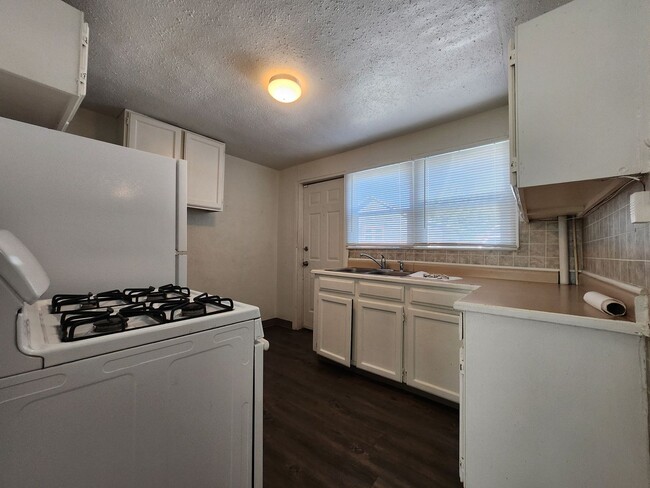 Foto del edificio - 409 W Routt Ave