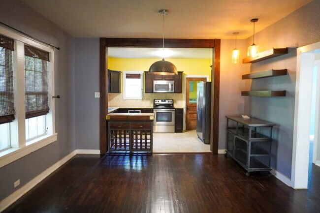 Building Photo - Charming Alta Vista Bungalow with Original...