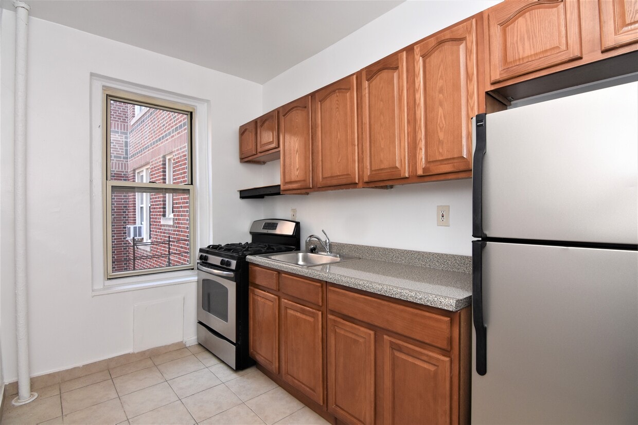 187 Pinehurst Ave Unit 4J, New York, NY 10033 Room for Rent in New