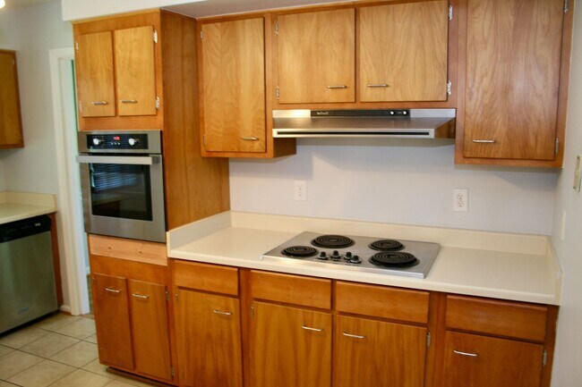 Foto del edificio - Lansdowne home with easy access to Nicholasville Rd  260602