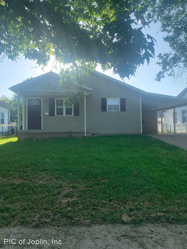 Primary Photo - 3 br, 1 bath House - 725 Empire