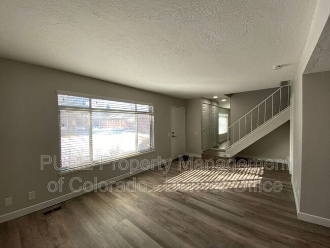 Building Photo - 564 S Carr St