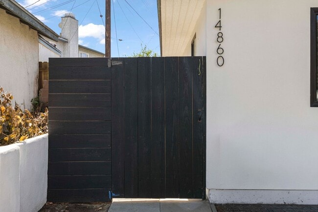 Building Photo - 14860 Envoy St