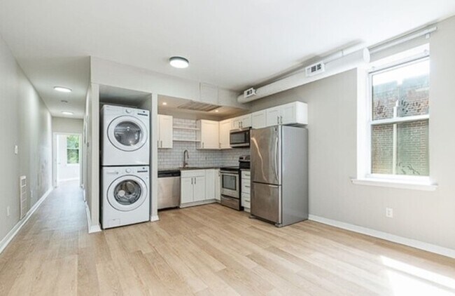 Foto del edificio - 1424 W Girard Ave