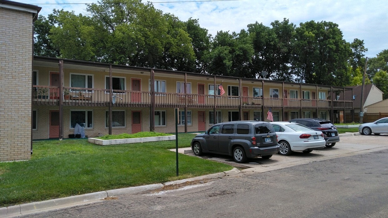 Bellcourt Apartments - 1004 18th St