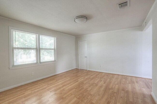 Foto del edificio - 212 E 14th St