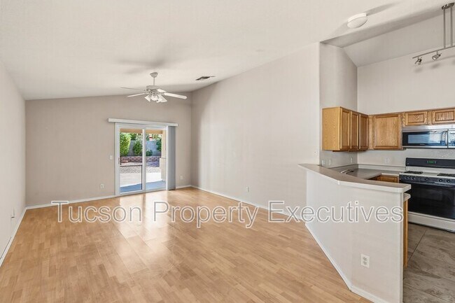 Building Photo - 13256 N Hammerstone Ln