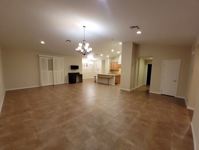 Foto del edificio - 1 Story - 3 Bedroom Rental in Fabulous Tus...