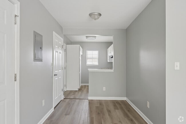 1BR, 1BA - 560SF - Dining Area - Pointe Arlington