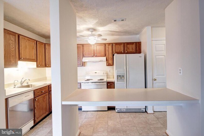 Foto del edificio - 2145 Wainwright Ct