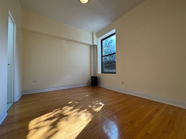 Foto del edificio - 884 Riverside Dr