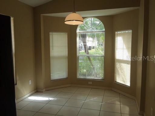 Building Photo - 572 Lancer Oak Dr