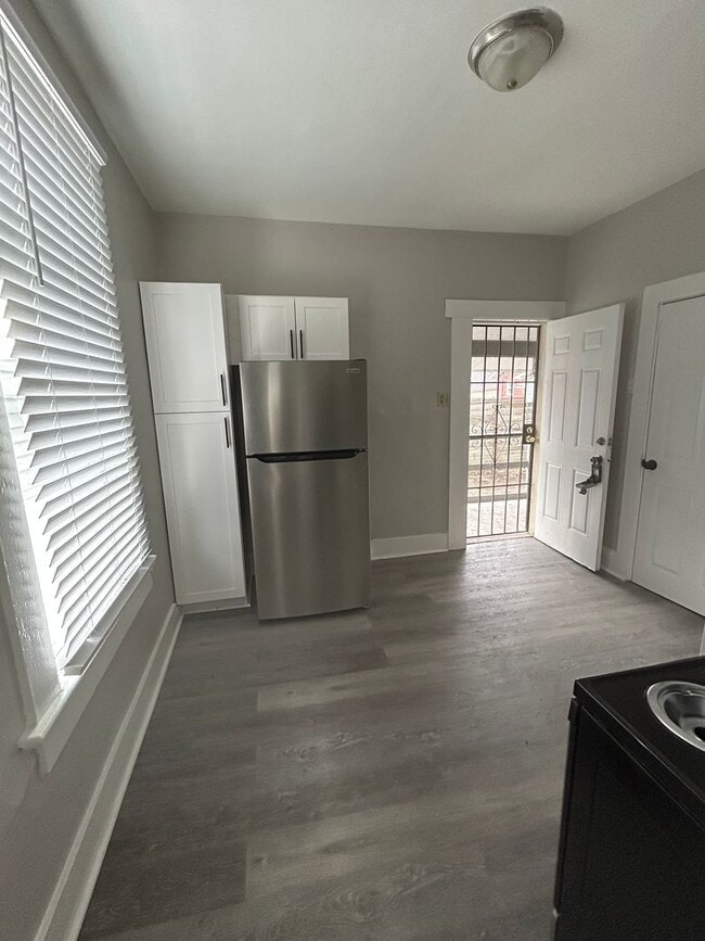 Photo - East Apartment