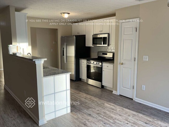 Foto del edificio - 7355 Tatum Woods Dr