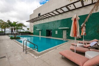 Building Photo - 11 NE 6th St