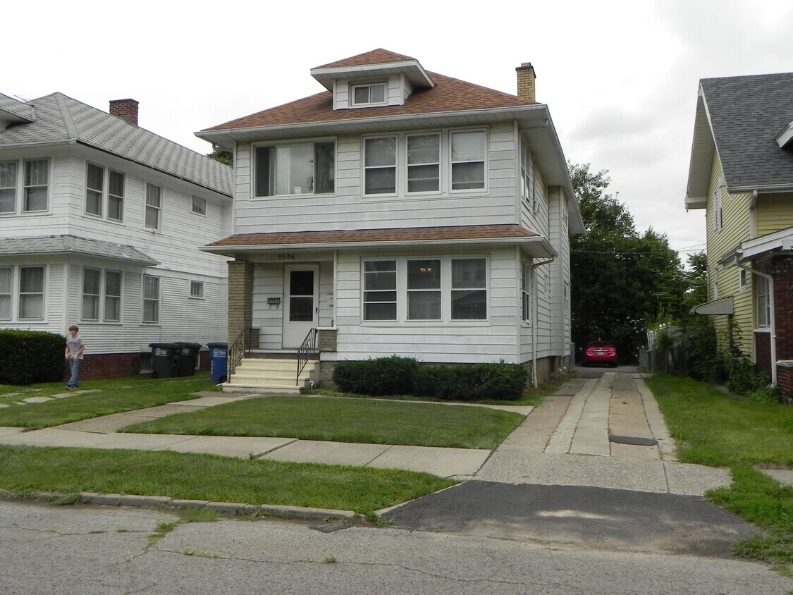 Primary Photo - Two bedroom lower duplex in West Toledo 42...