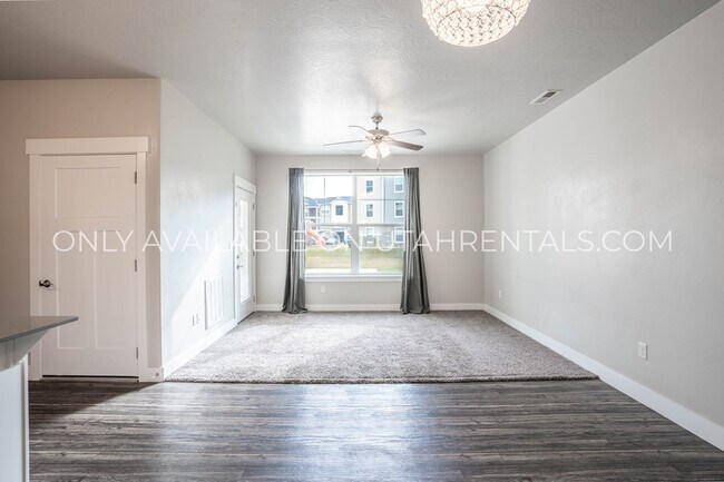 Building Photo - 71 W Silver Springs Dr