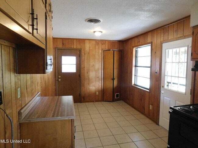 Foto del edificio - 7858 Cherry Valley Blvd