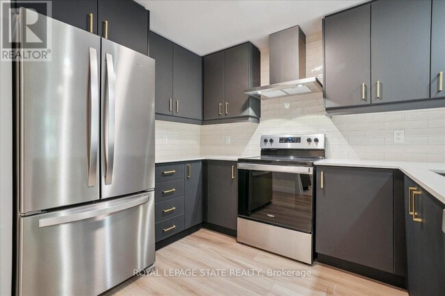 Building Photo - 153 Wilson St W