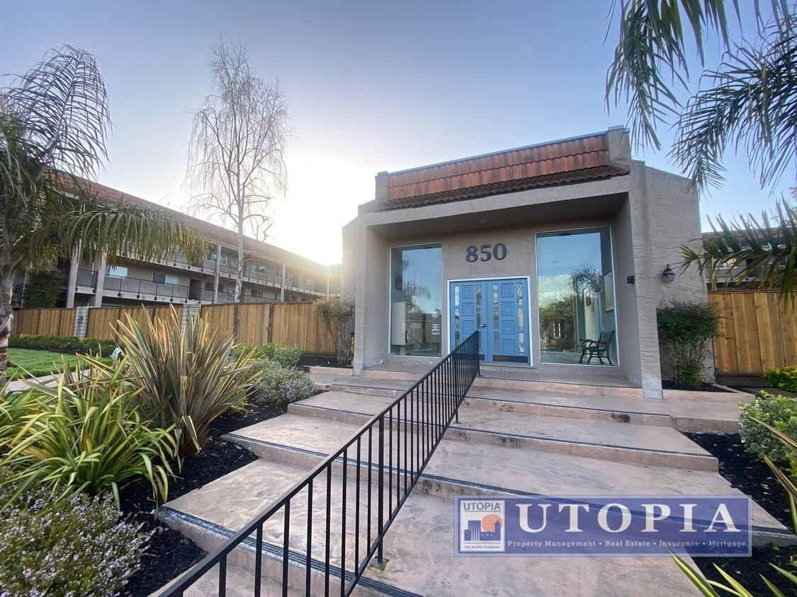 Primary Photo - Ocean Views: 2Bd/2Ba + Office - Sunny, Top...